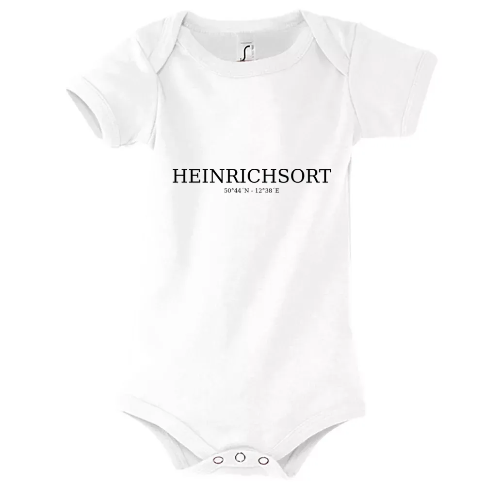 Strampler Kinder Body mit Aufdruck 'Heinrichsort Koordinaten'