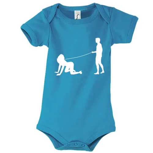 Mann geht mit Frau gassi Kinder Body