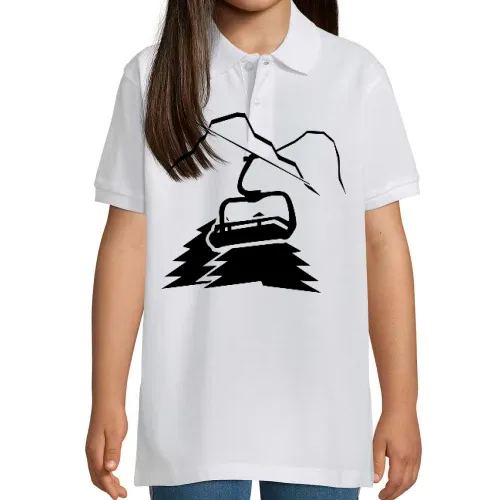 Berglandschaft mit Lift und Gipfel Kinder Polo