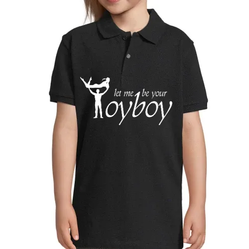 Mann hebt Frau Toyboy  Polo