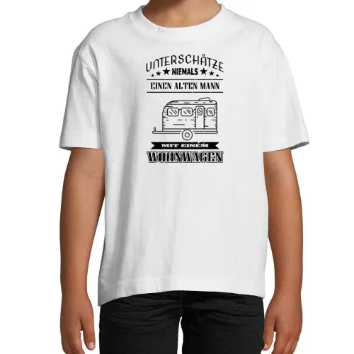 Alter Mann mit Wohnwagen Camping Rentner Rente Kinder T-Shirt