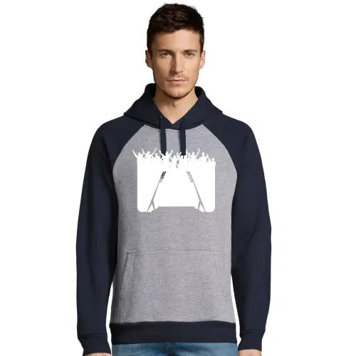 Fußballfans vorm Stadion Männer Hoodie