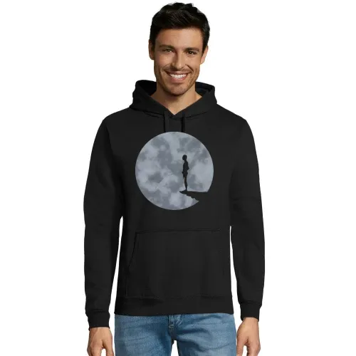 Mann entwässert sich vorm Mond Hoodie