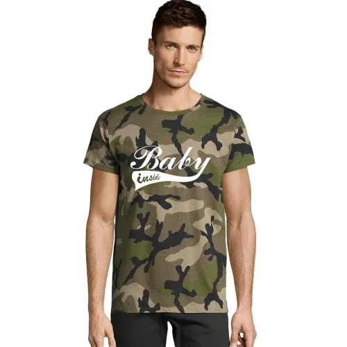 Baby inside Männer T-Shirt