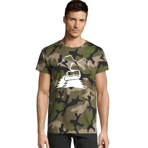 Berglandschaft mit Lift und Gipfel Männer T-Shirt