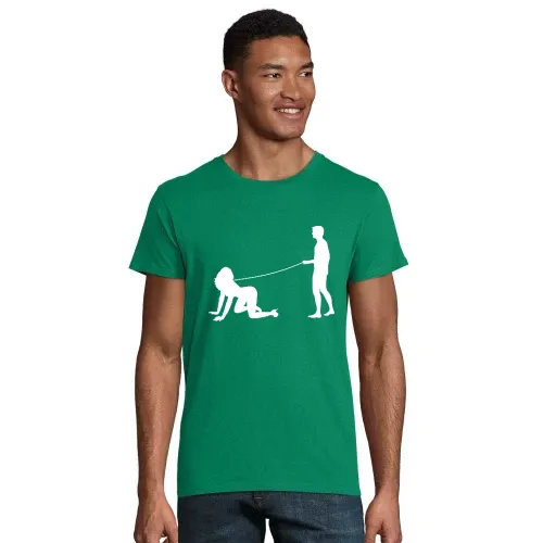 Mann geht mit Frau gassi Männer T-Shirt