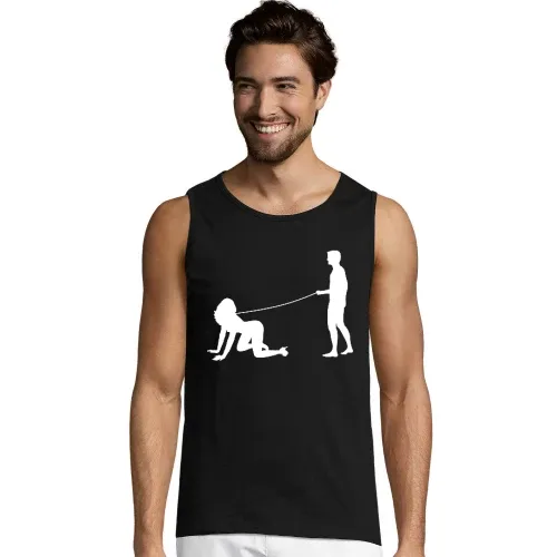 Mann geht mit Frau gassi Männer T-Shirt