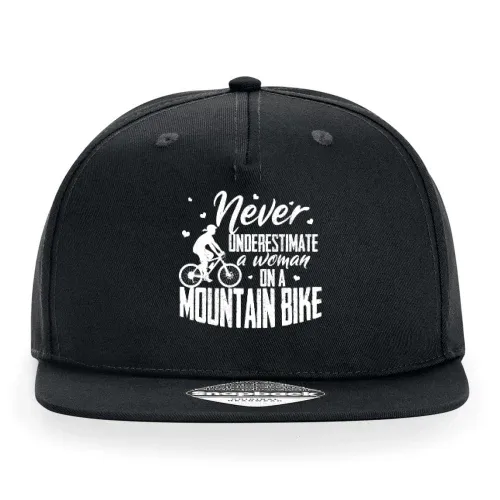 Never Underestimate A Woman On A Mountain Bike Cap Sonstig. Snapback Rapper