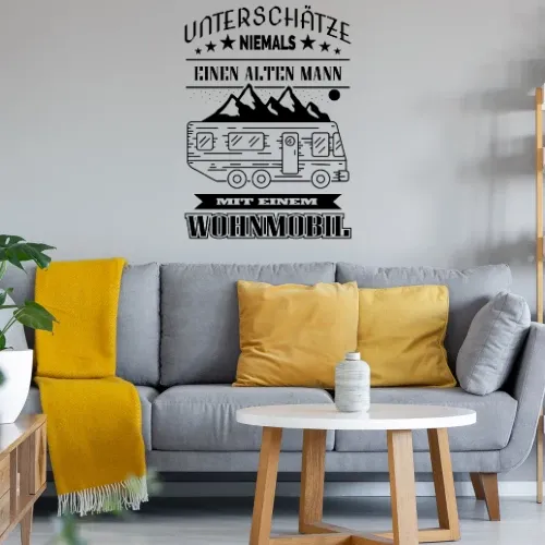 Alter Mann mit Wohnmobil Camping Rente im Gebirge Sonstig. Wandtattoo